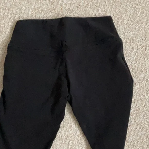 FIG CHALET black yoga or stretch pants. Proudly Canadian. - Picture 6 of 8